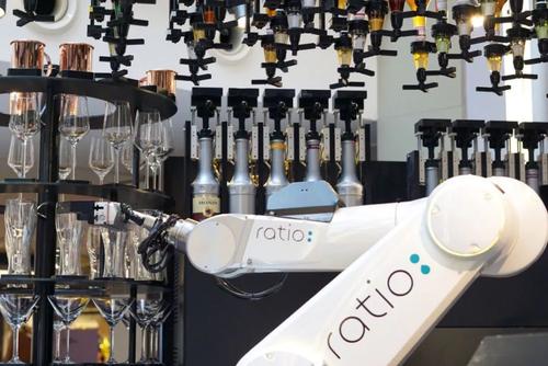 韓國現(xiàn)首家機(jī)器人咖啡館,人工智能將來會取代人類嗎？